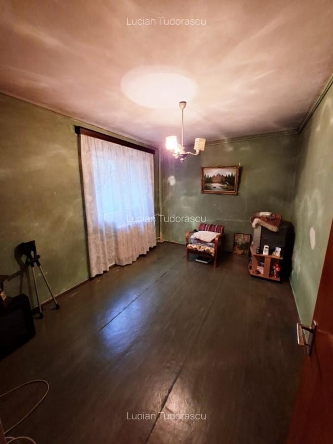 Titan Metrou 2 camere decomandat etaj 1 - 2