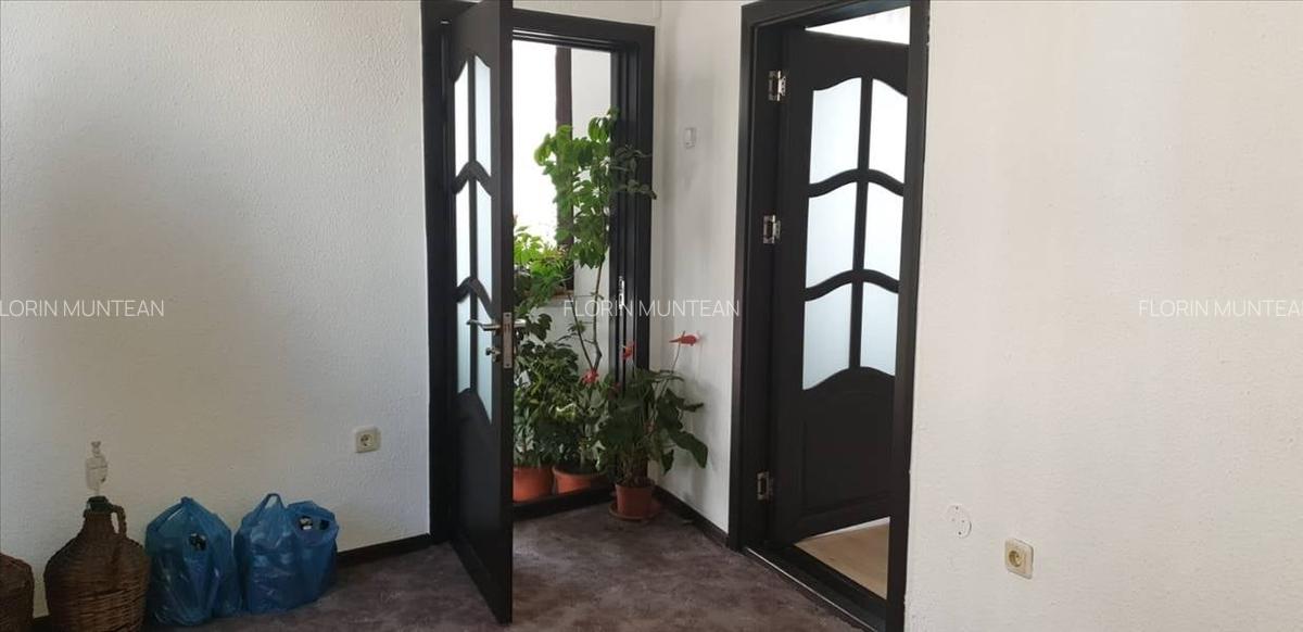 Casă cu 6 camere în ICIL - 9