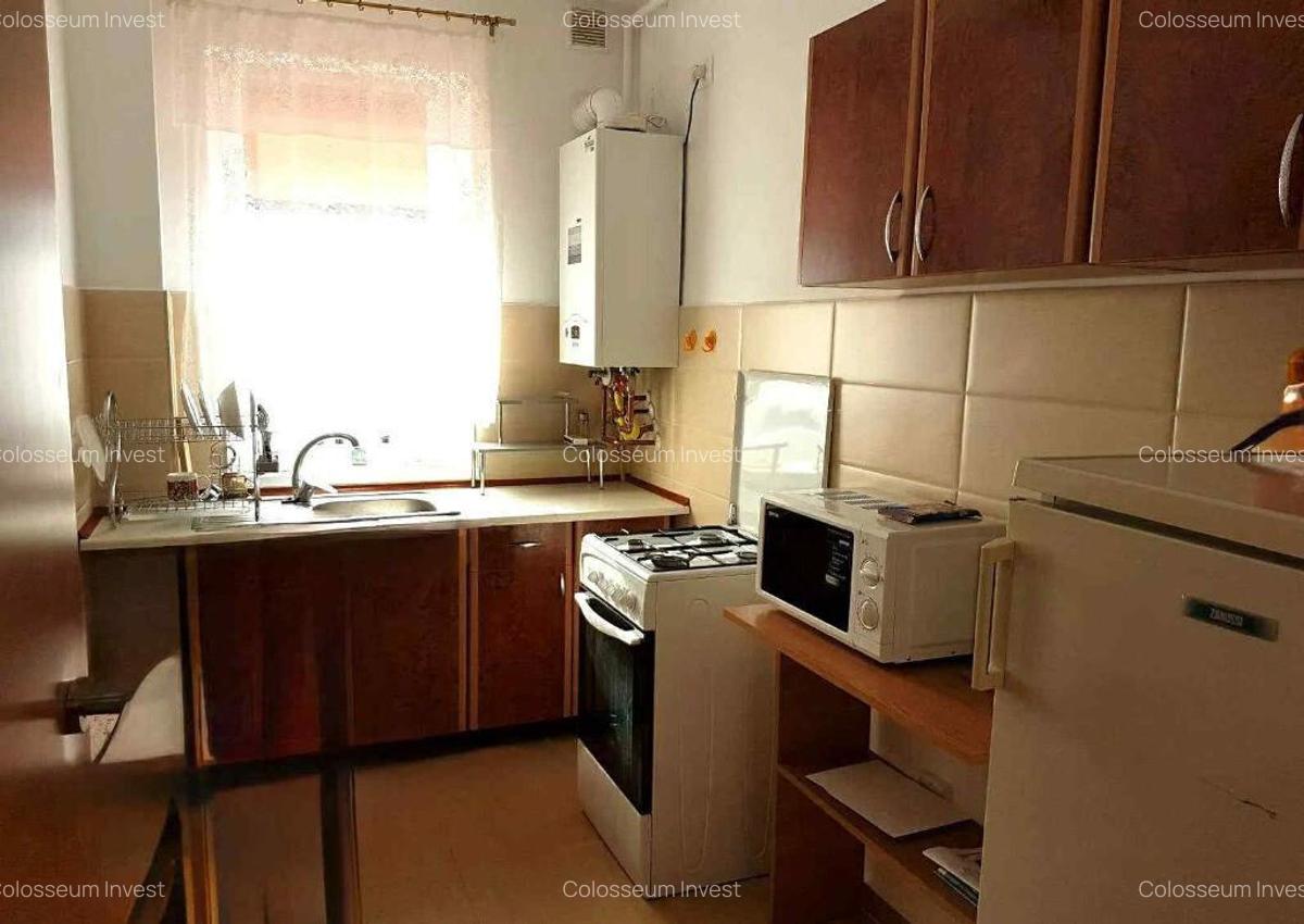 Apartament 2 camere, decomandat - zona Tractorul - 1