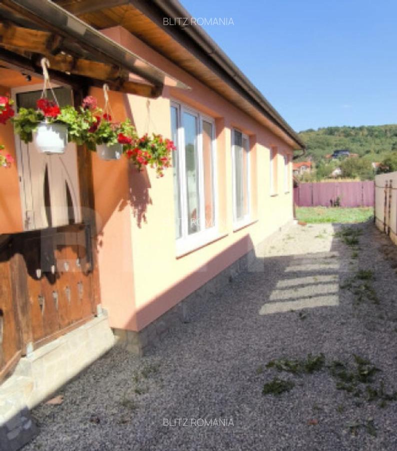 Casa cu 3 camere ?i teren in suprafa?a de 2000 mp - 1