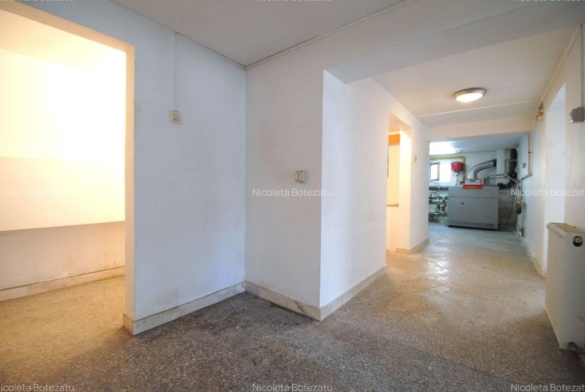 Casa cu o arhitectura deosebita si teren generos in zona Mehala - 22