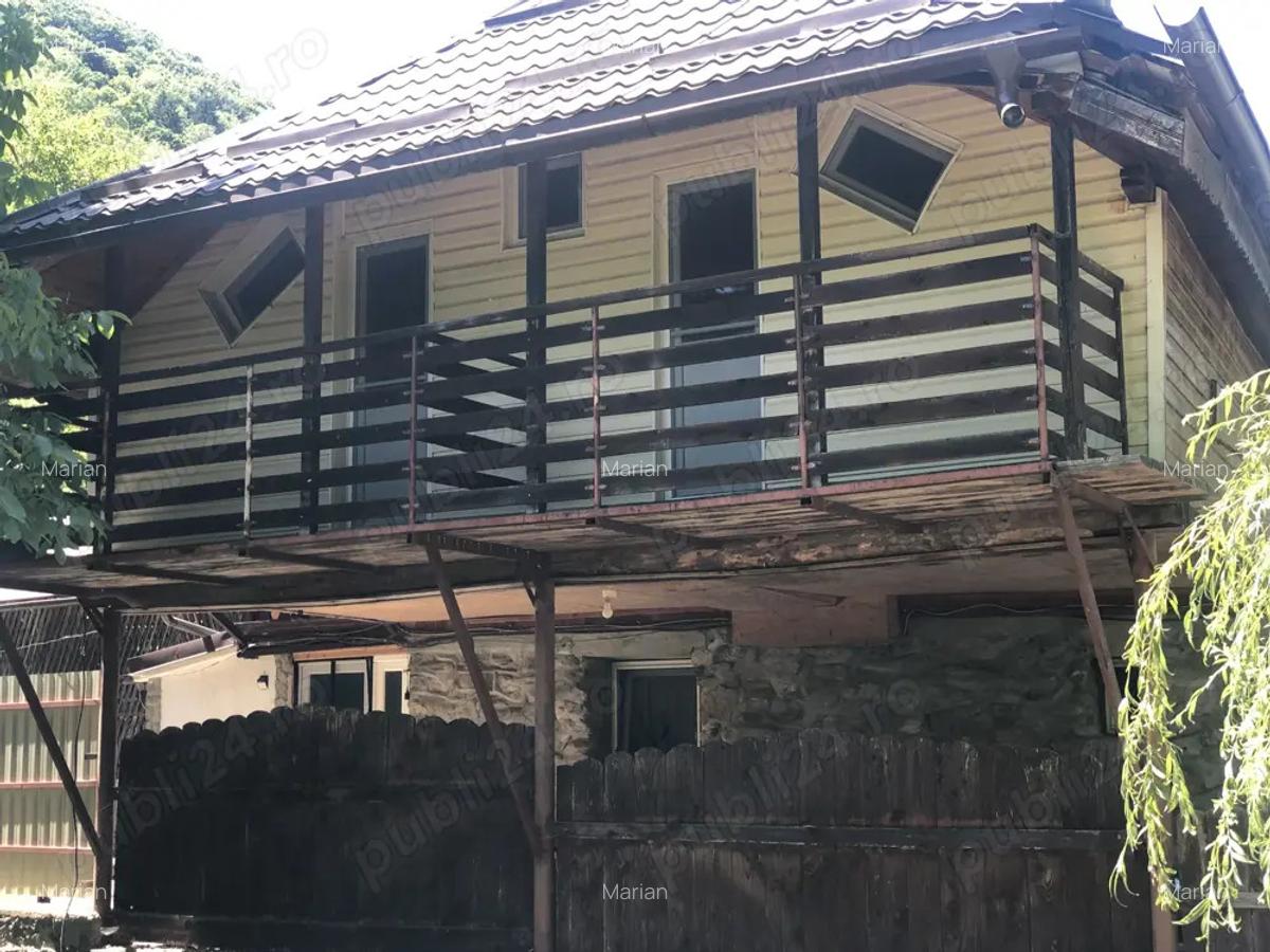 Va salut,se vand doua cabane,la pre? de una - 4