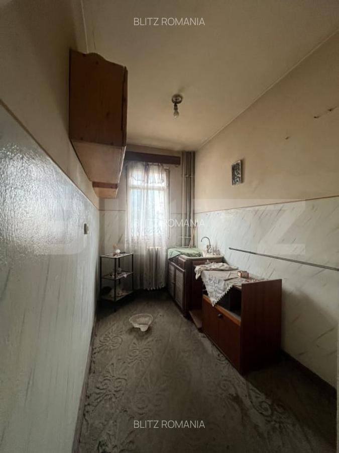 Apartament cu 3 camere, renovabil,  zona Micro 3 - 3
