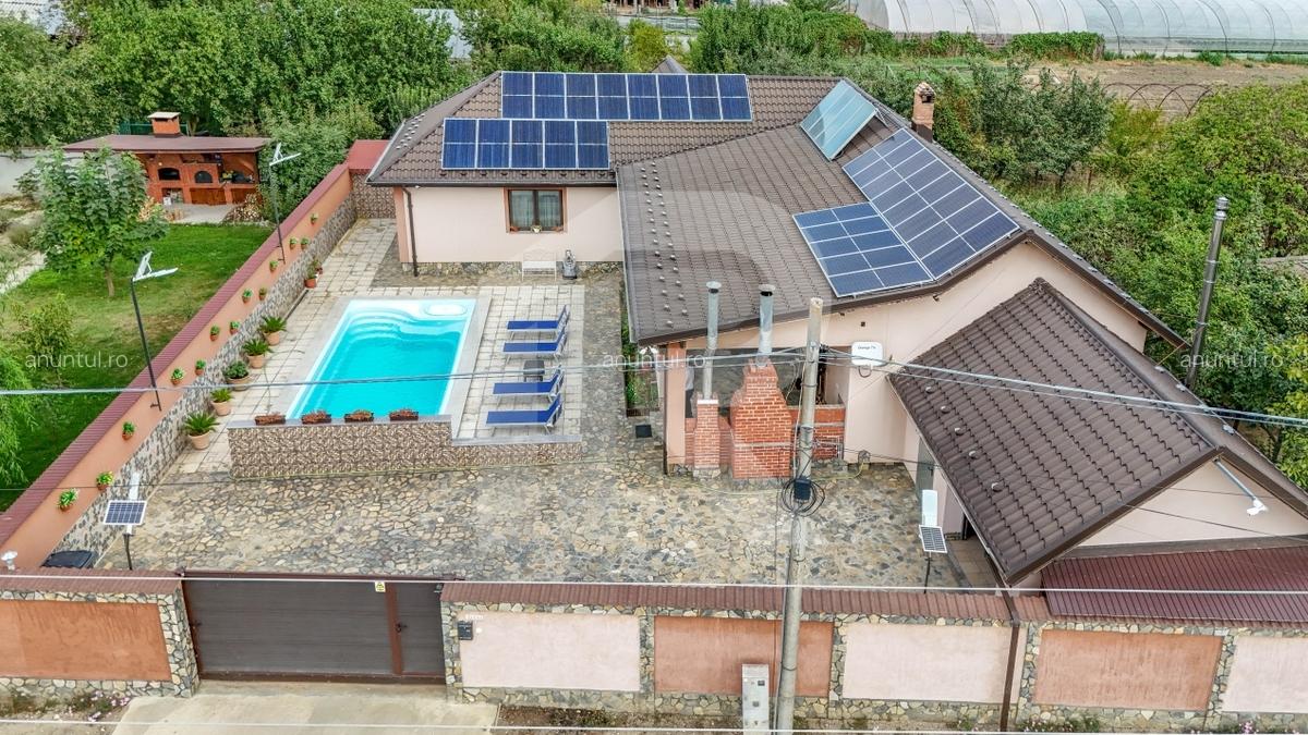 Casa cu piscina, panouri foto voltaice in Comana - 2