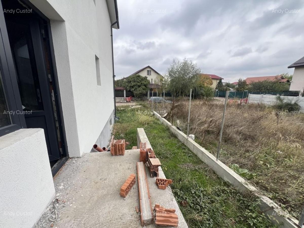 Duplex la gri 175 mp utili 58 mp demisol curte 180 mp  3 bai 3/4 dormitoare - 27