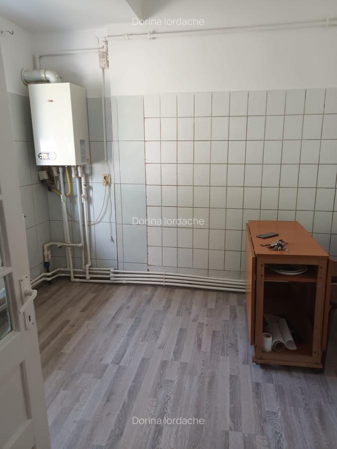 Apartament 3 camere cu centrala proprie nemobilat. - 10