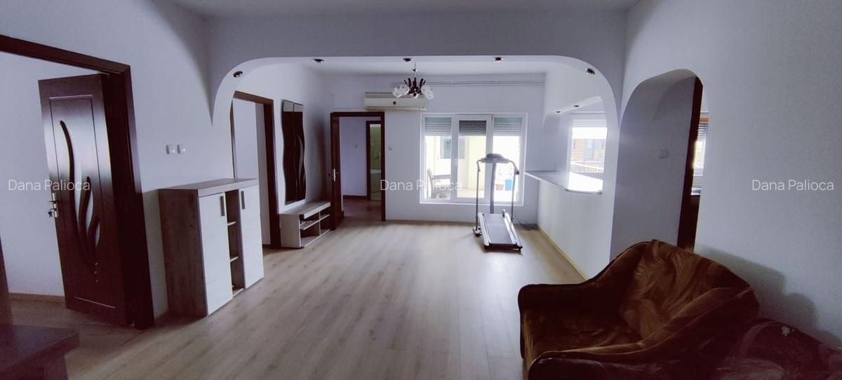 Apartament cu 5 camere decomandat în Ghiroda - 3