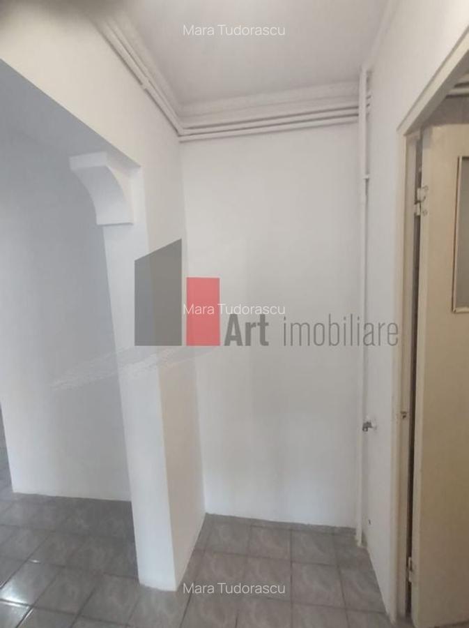 Vânzare apartament decomandat 3 camere cu centrală - Str. Baciului - 2