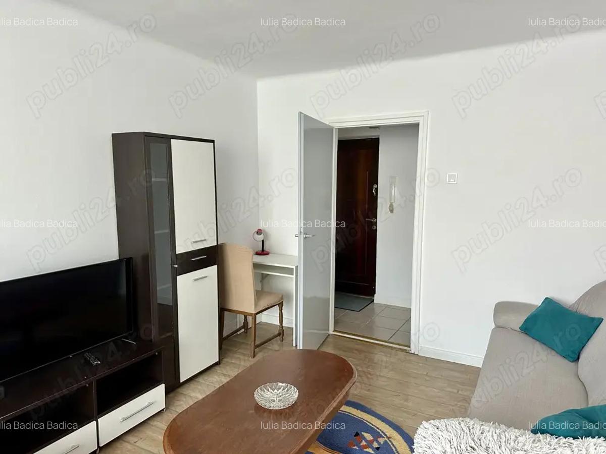 Proprietar inchiriez apartament 3 camere- Complexul studentesc - 3