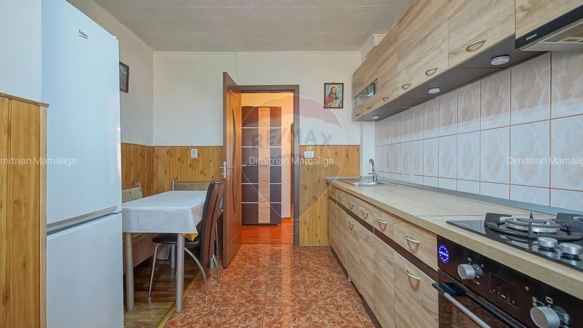 Apartament 3 camere, 2 bai - Str. Independentei, Tractorul - 8