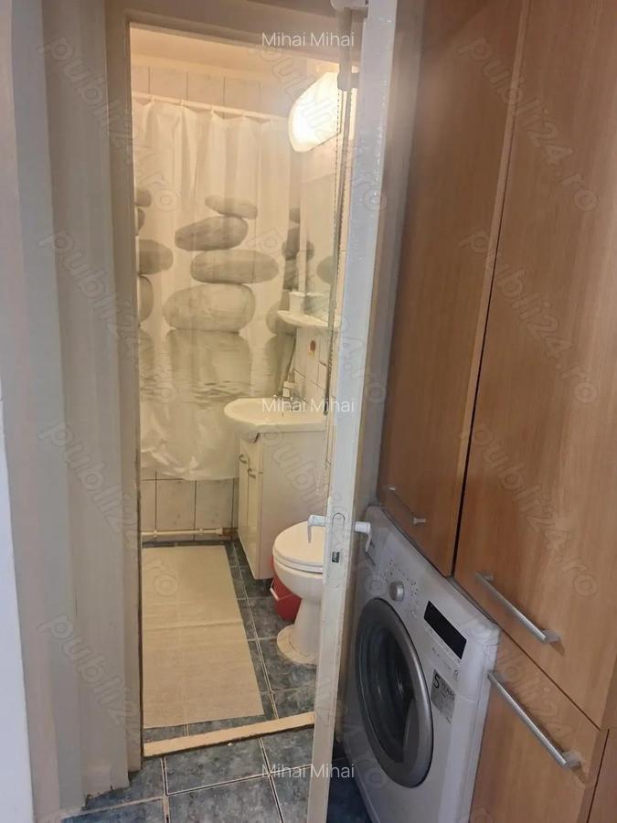 Inchiriez apartament cu 3 camere pe strada Toamnei micro 3. - 5