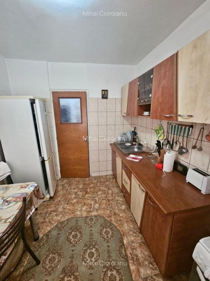 Apartament spatios, 3 camere, etaj 2, Gavana - chiar langa Spitalul Judetean - 3