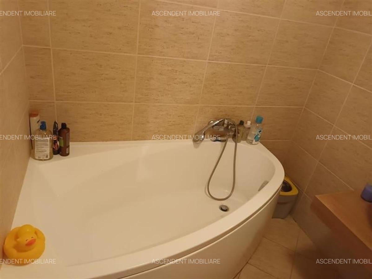 Apartament cu 3 camere decomandat în Tractorul - 8