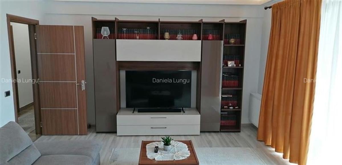 Apartament cu 3 camere decomandat, mobilat în Tractorul - 4