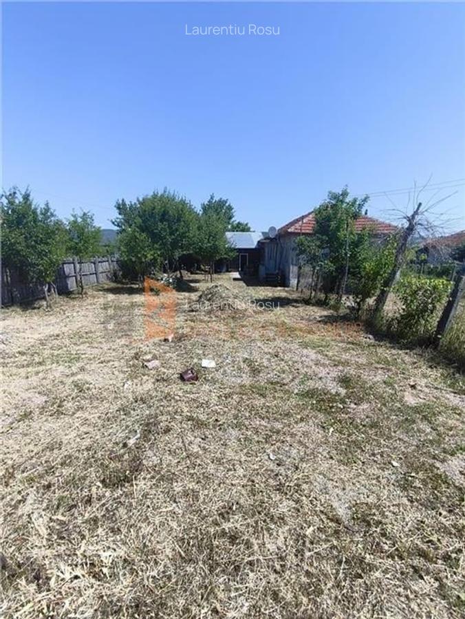 Casa si teren generos zona Ojasca - 12