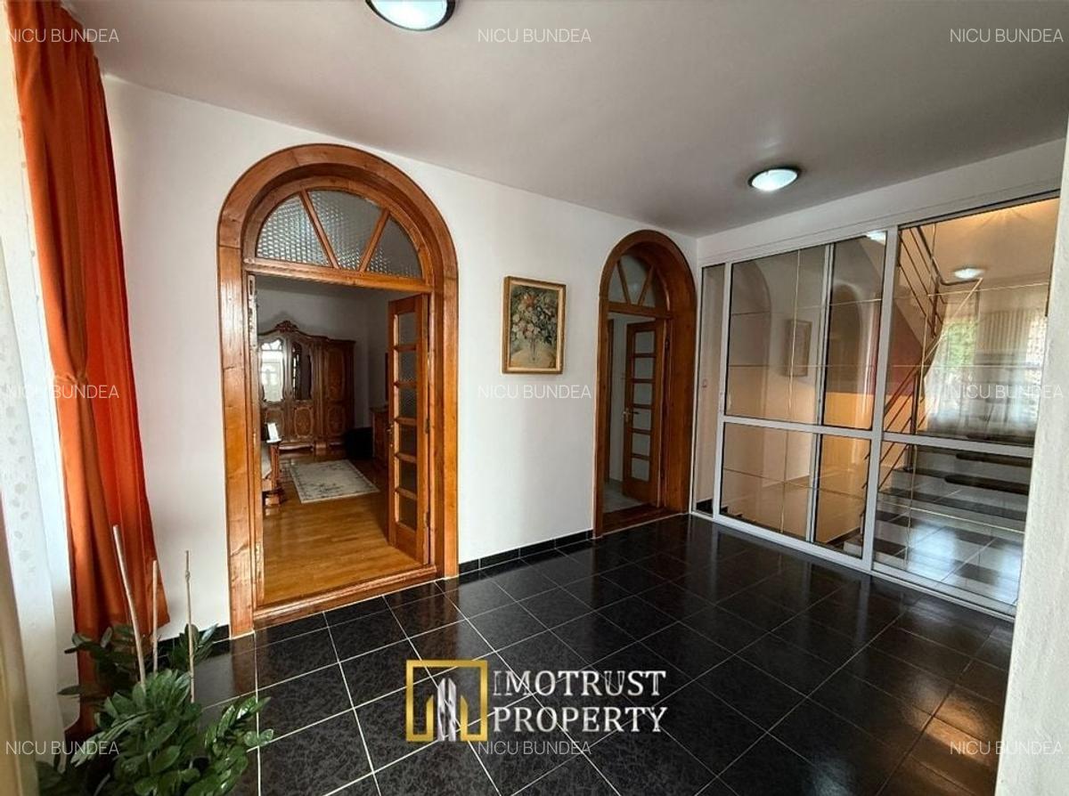 ? VILA DEOSEBITĂ DE VÂNZARE ÎN ARAD - ZONA CENTRALĂ - 9