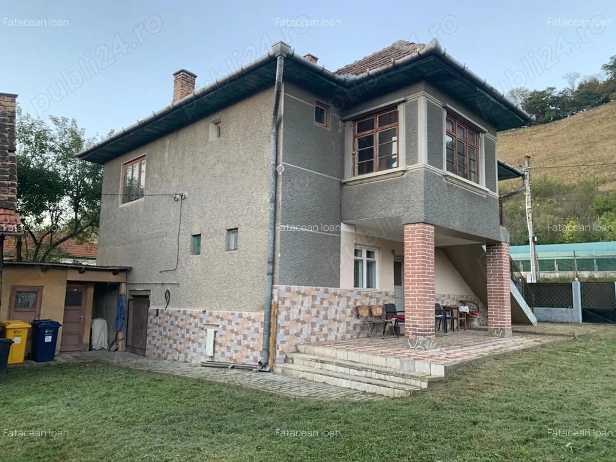 Casa de vanzare , 7 camere - 2