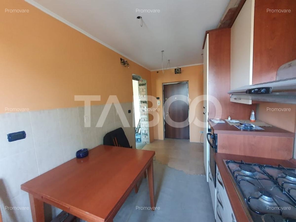 Apartament semidecomandat 2 camere etaj 2 zona 13 Decembrie - 2