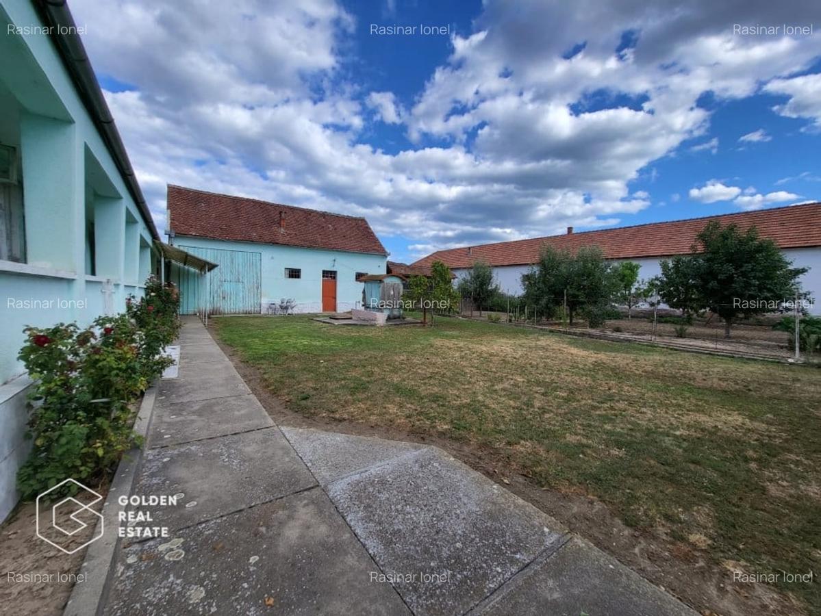 Casa cu teren 3300 mp, comuna Zabrani - 2