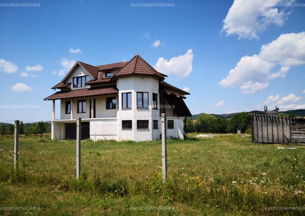 Casa P+1+M, 350 mp, teren 70 ari, Livezile, la 9 km de Bistri?a - 2