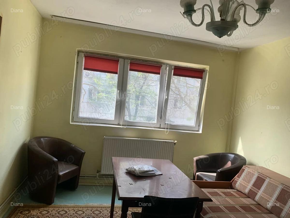 De vanzare apartament 3 camere semidecomandat, et1 4, zona centrala , Slobozia, Jud Ialomi?a - 3