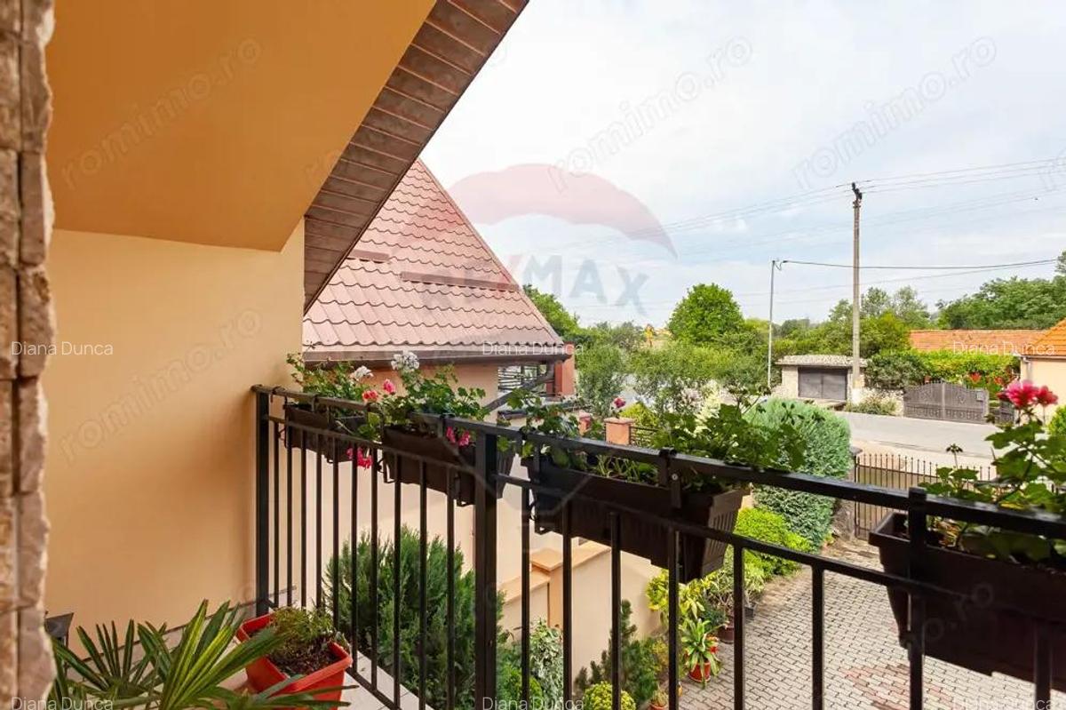 Casa primitoare de vanzare in localitatea Lipova - 9