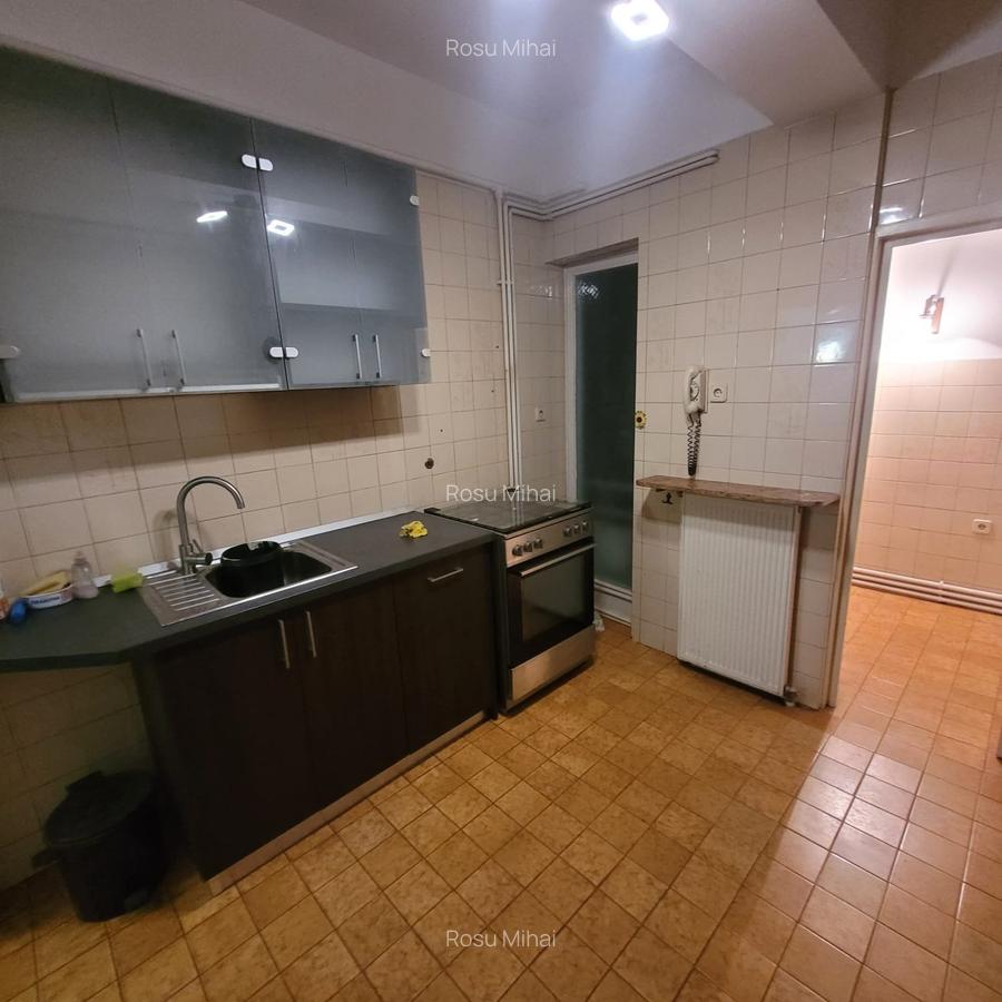 Universitate, Intercontinental, Blocul Roșu - 14