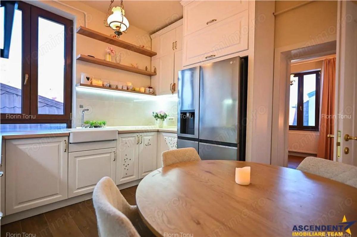 FILM! Eleganta si confort, in cetatea istorica a Brasovului, vedere spre Tampa - 11