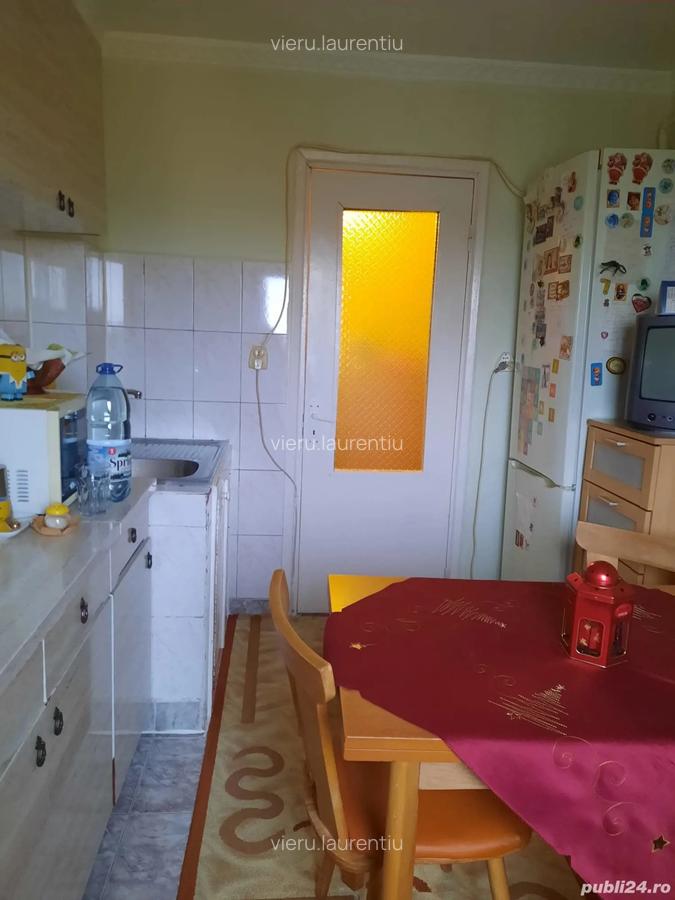 Proprietar vand apartament 3 camere str.Miori?ei - 8