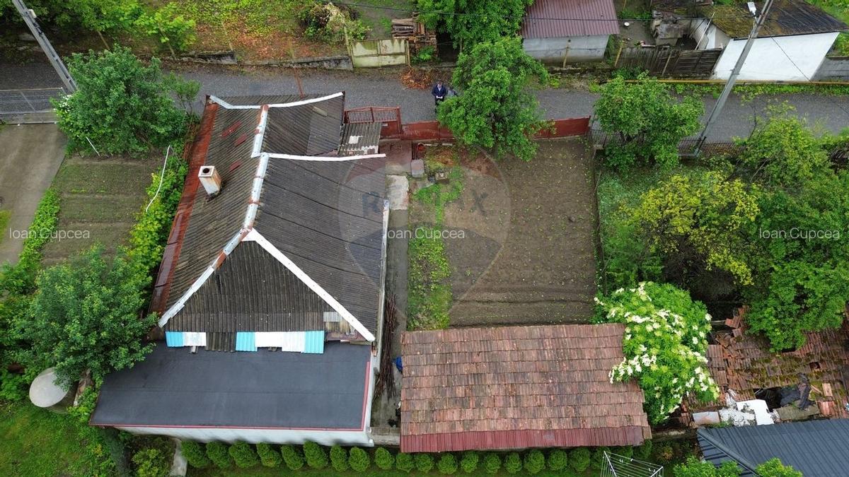 Casa cu 2 camere si 2 ari de teren de vanzare in zona centrala - 8