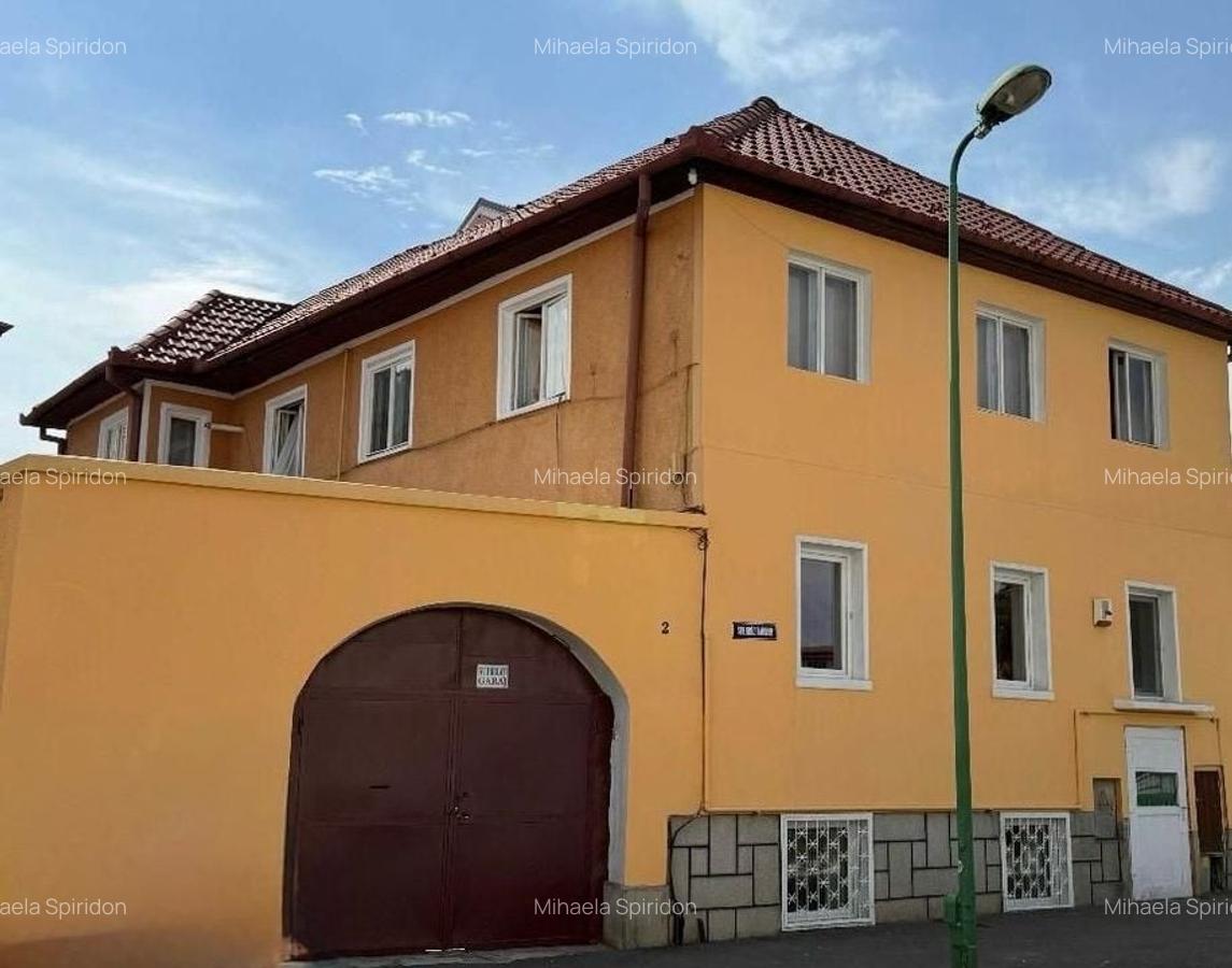 CASA SINGUR CURTE IN ZONA CENTRALA A BRASOVULUI - 1