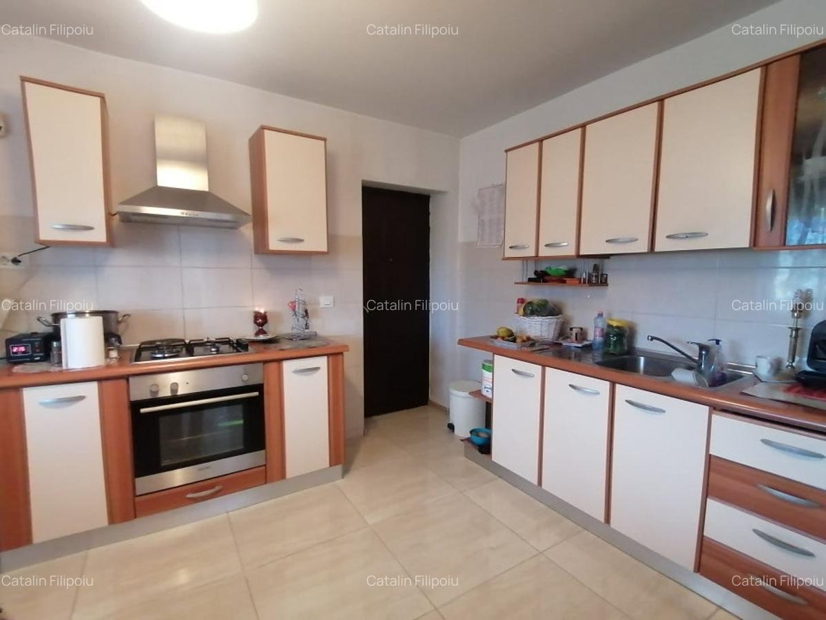 Proprietate alcatuita din imobil si teren generos,Comarnic - 6