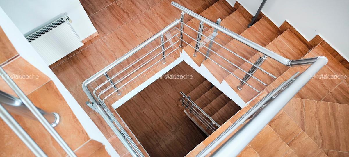 Casă spațioasă în Otopeni, 7 camere, cu acces direct DN1 - 7