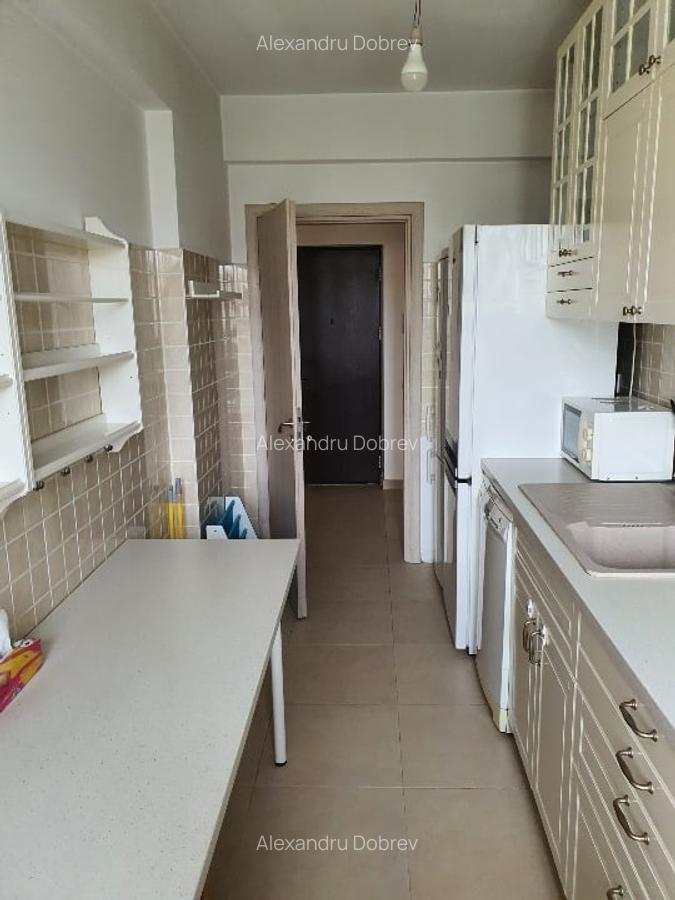 Apartament cu 5 camere decomandat în Titan - 8