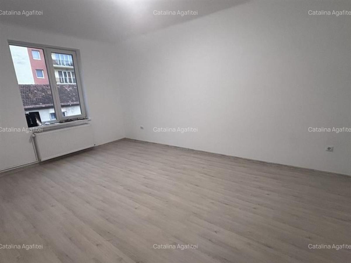 Apartament cu 2 camere decomandat în Central - 1