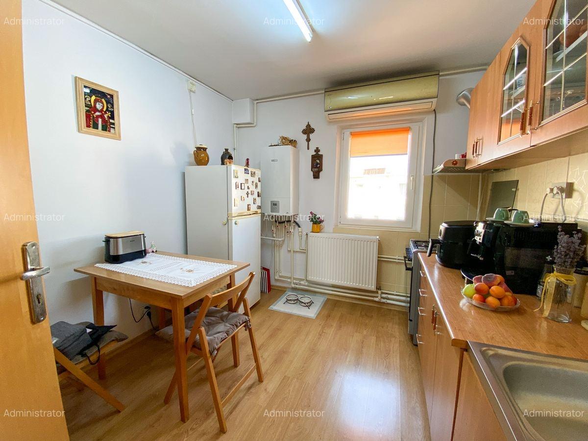 Apartament cu 4 camere de vânzare în Mangalia,900m distanță de Portul Turistic - 2
