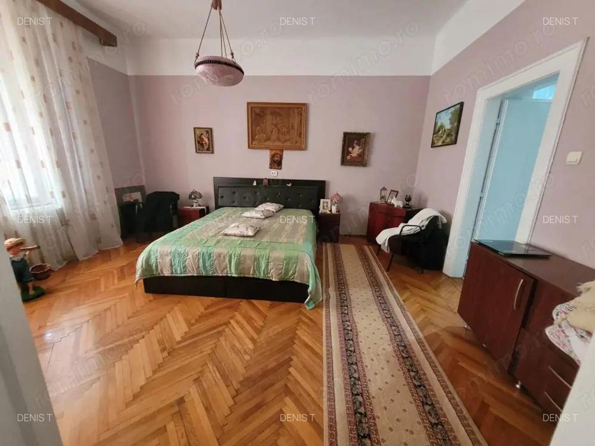 Apartament de vanzare 3 camere, Zona centrala - 3