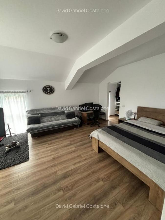 Casa cu 5 Camere in Dezmir - 3