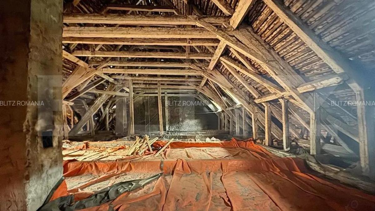 Pod spai?os, transformabil in apartamente, 285 mp, Pia?a Sfatului - 10