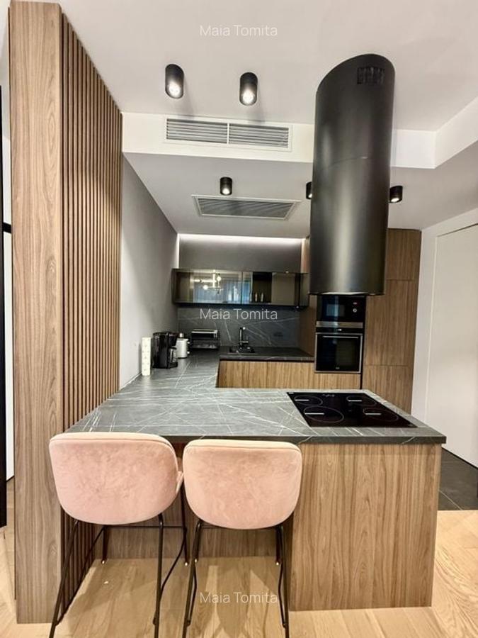 One Eliade / disponibilitate imediată - 9