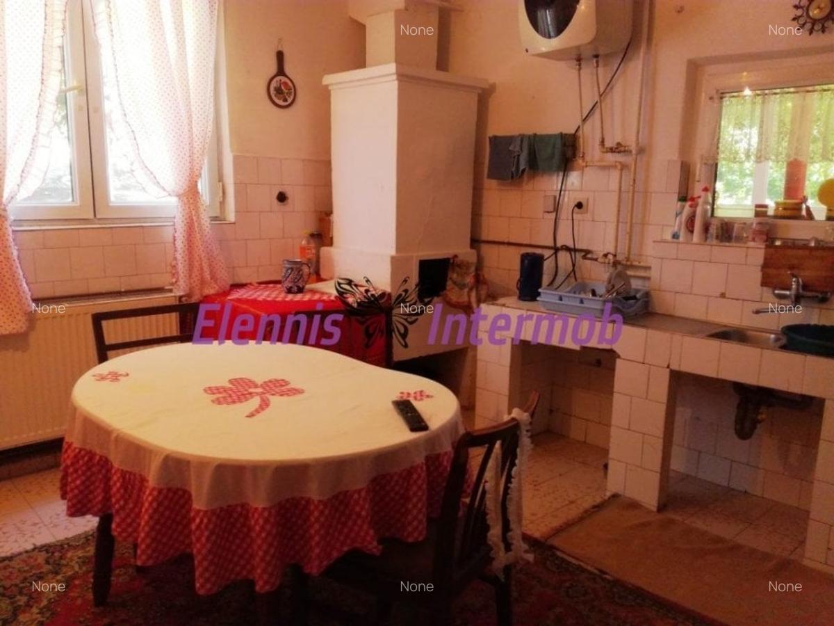 Casă cu 10 camere în Bucov - 17