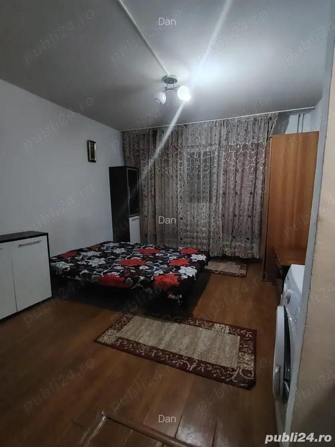 Proprietar vand garsoniera 17 mp, zona UMT str Babadag nr 2 etaj 2 - 2