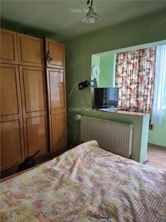 DAMBOVITA - ETAJ 2 - BLOC IZOLAT - 3 camere - 2 bai - 2 balcoane - centrala proprie - 8