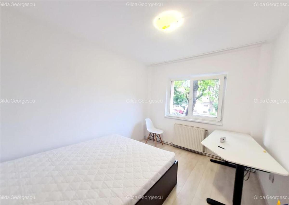 Apartament decomandat, suprafata generoasa, cu boxa si loc d - 11