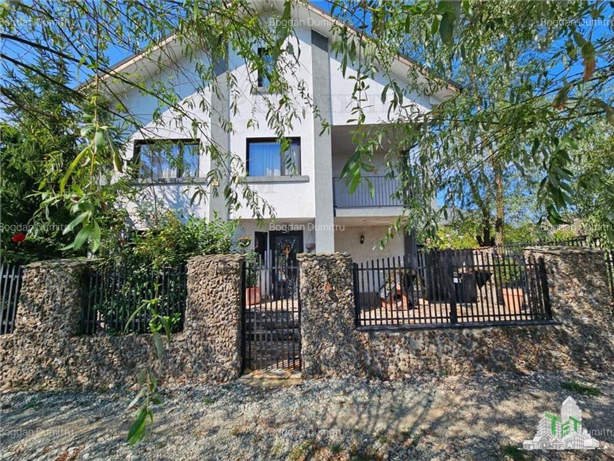 Vila superba, cu piscina, 970mp teren, D+P+E+M, gradina amenajata+pomi fructifer - 1