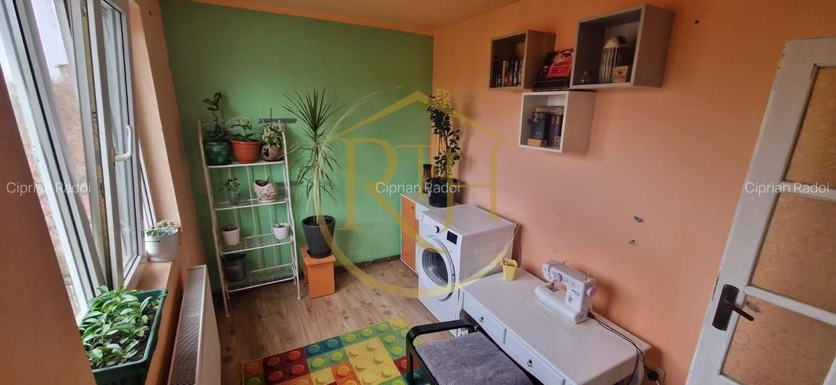 Vand apartament cu 4 camere in zona spitalul judetean,comision ,,0'' - 7