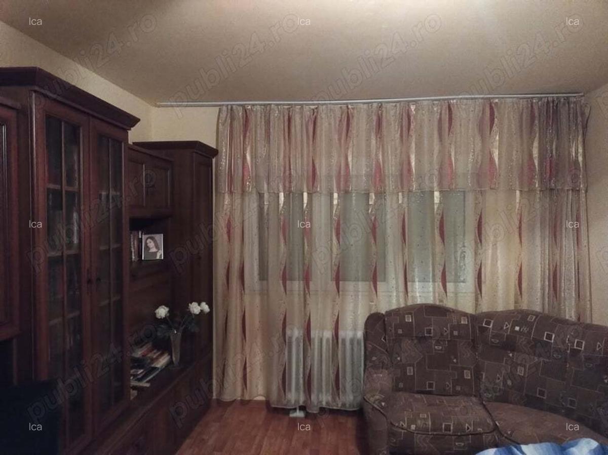 Proprietar vand apartament 3 camere parter Caransebe? - 1