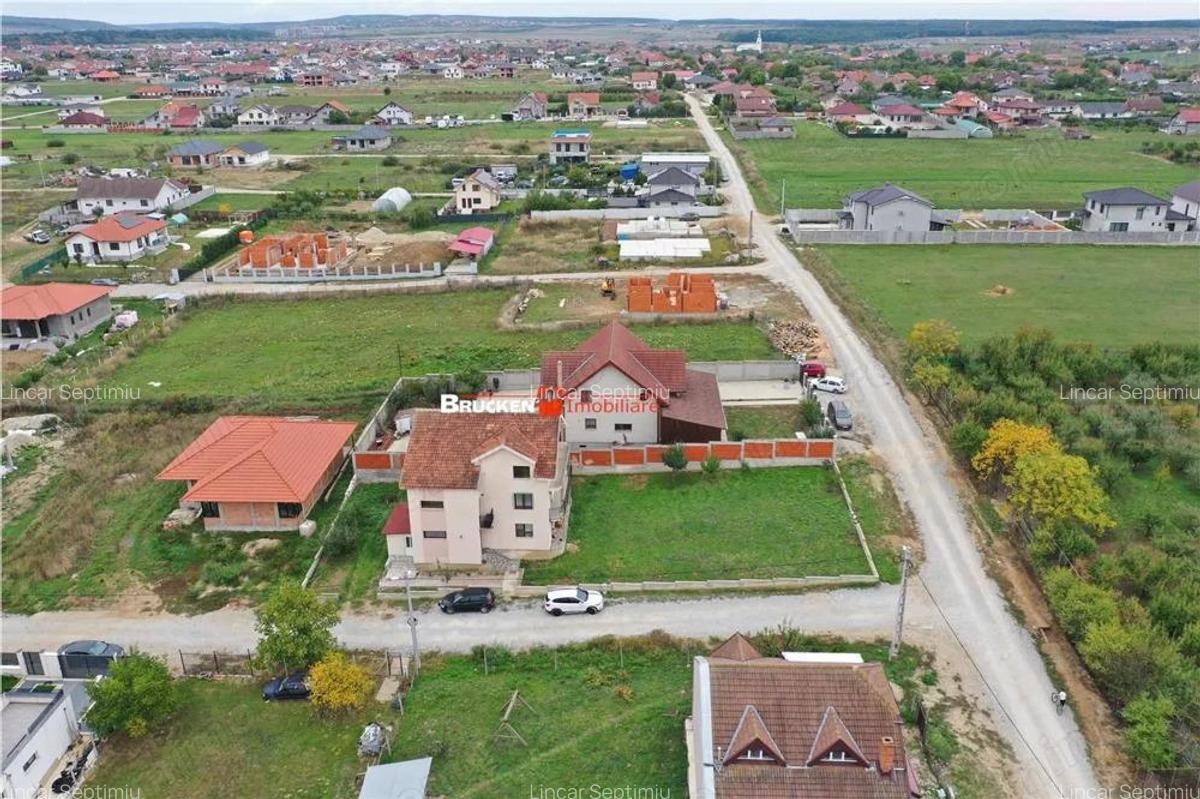 Sanmartin - Vila cu 3 apartamente si potential de inchiriere - 5