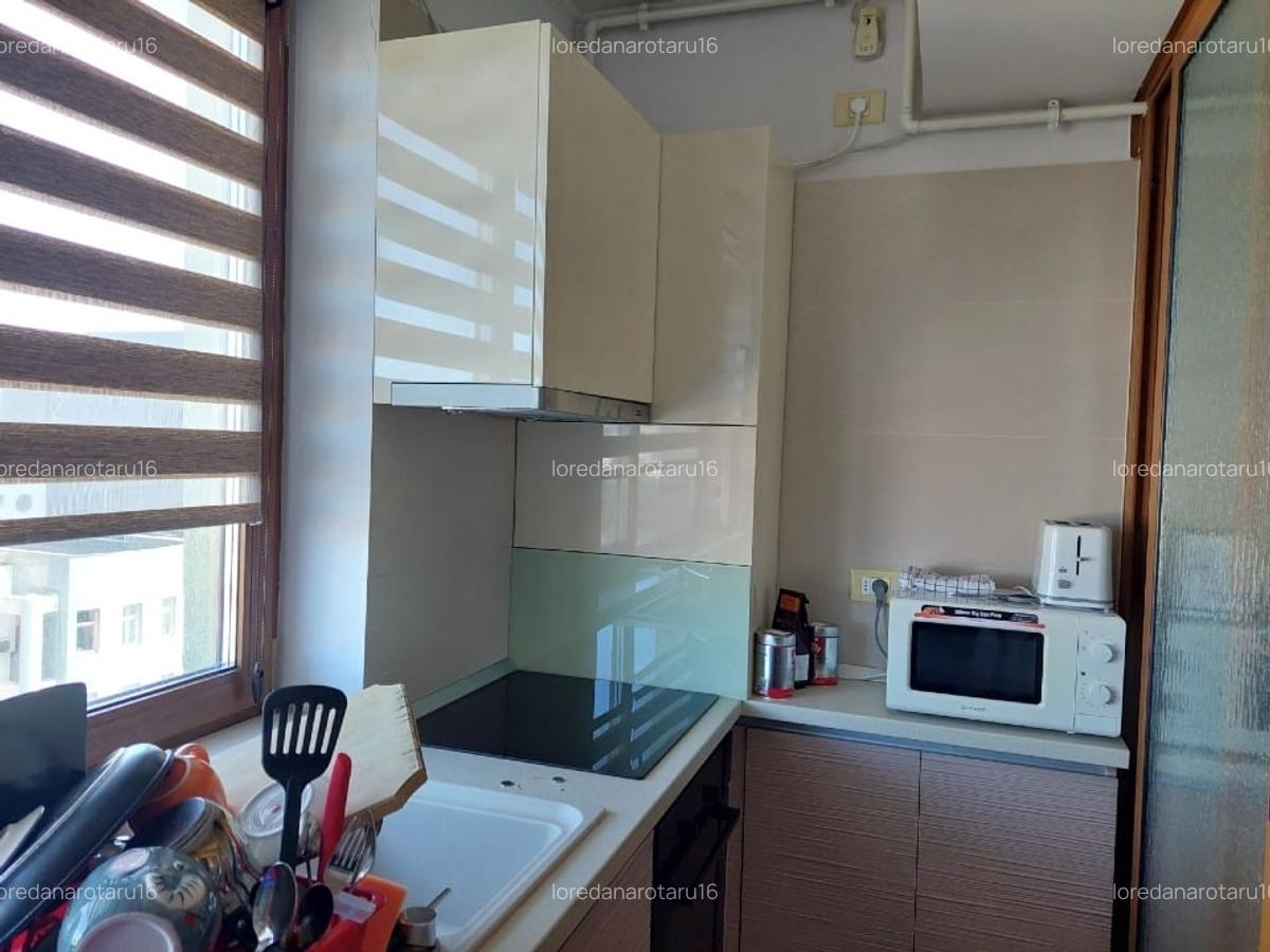 Inchiriez apartament 3 camere - 4