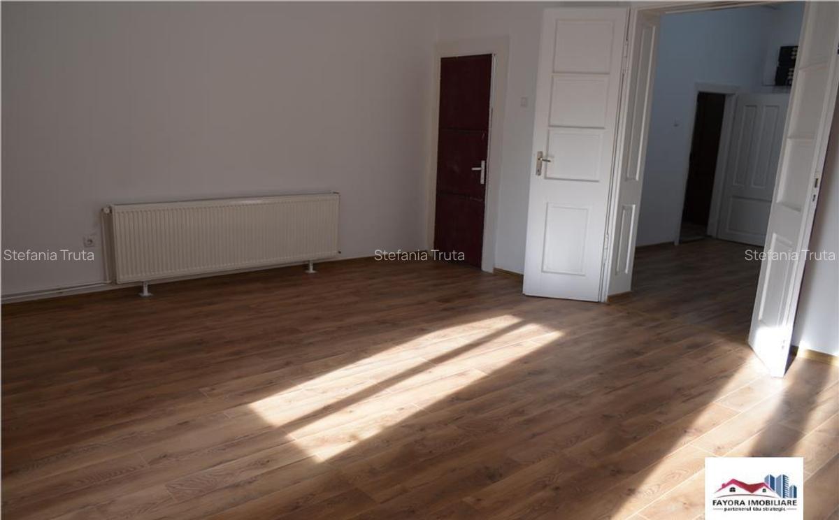 Spatiu Comercial de Inchiriat in Zona Centrala - 4 Spatiu Comercial de Inchiriat in Zona Centrala - 4